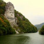 Cazanele Dunării, locul unde Chipul lui Decebal veghează trecerea spectaculoasă a fluviului prin Carpați