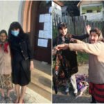 Povestea bătrânei care vinde mături în costum popular. Merge zilnic 12 kilometri pe jos, dar nu renunță niciodată la ie și fotă