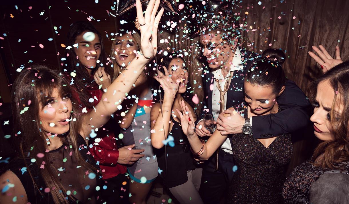 adio petreceri mari de revelion