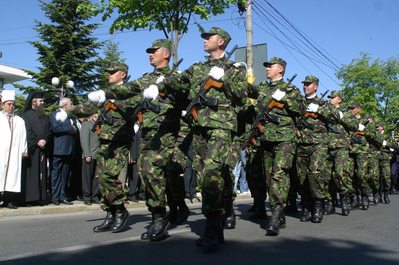 Armata Salvarii Misiunea Crestina De Binefacere Armata obligatorie în România. Se reintroduce stagiul militar? - Stiri