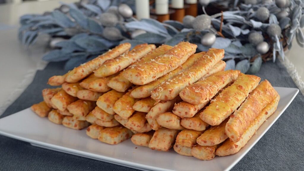 Sărățele cu brânză. Gustarea rapidă cu doar cinci ingrediente