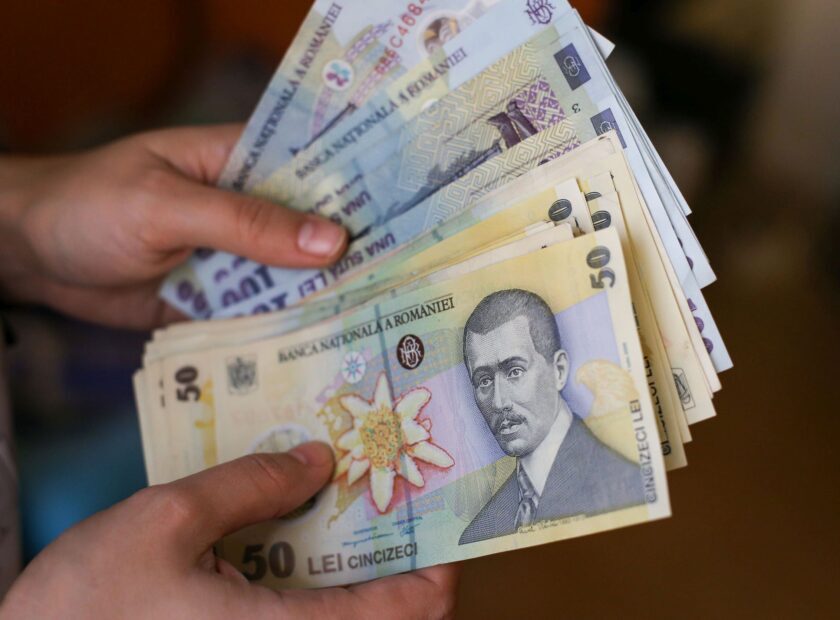 50 and 100 Romanian Lei currency