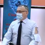 Ministrul Educației explică de ce a purtat cămașă "cu fereastră" la vaccinare