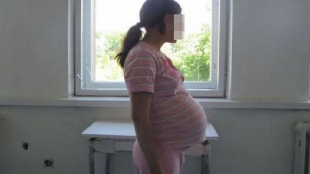 A devenit mamă la doar 13 ani! Nici nu știa că este însărcinată
