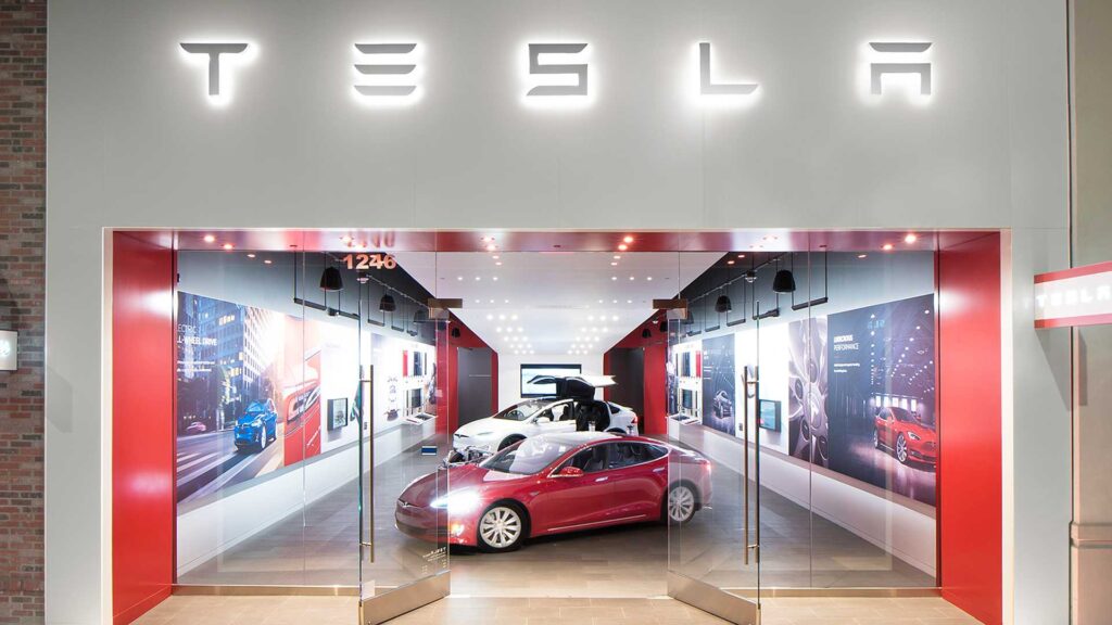 Tesla România - cel mai mare showroom din Europa de Est