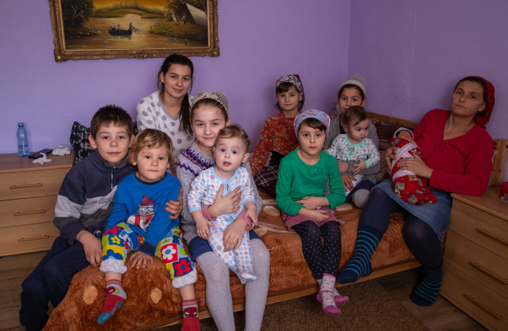 Mama cu 20 de copii. Povestea Georgianei Văcaru: "Dacă Dumnezeu ne mai dă copii, nu îi oprim"