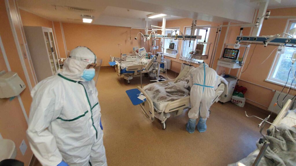 Medic infectat cu COVID, mort în condiții inumane la ATI Mureș: "Era legat de pat și-i implora să-i dea drumul"