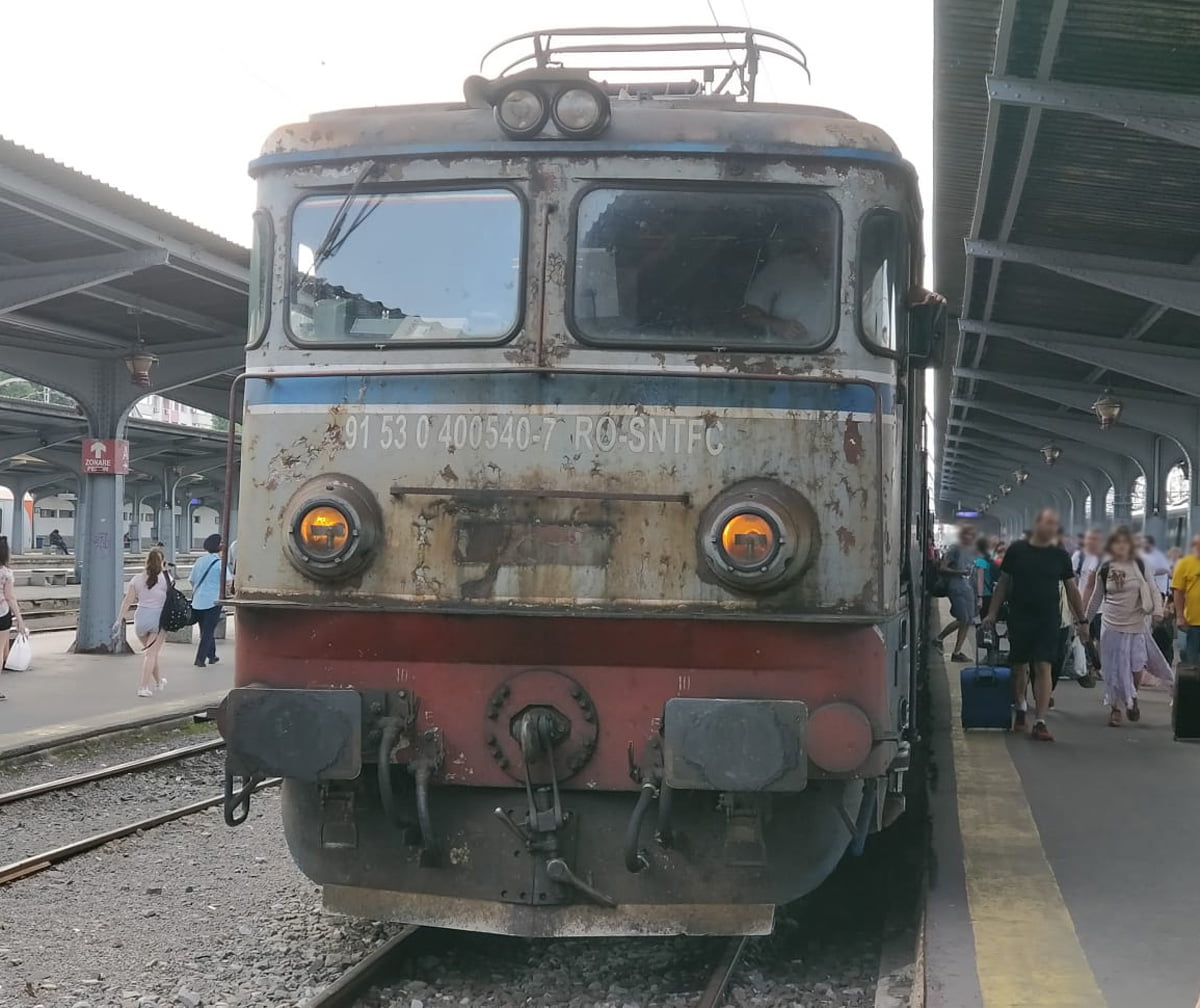 Bugetarii care primesc salariu de 4 ani fără să facă nimic. Banii, trecuți la pierderi