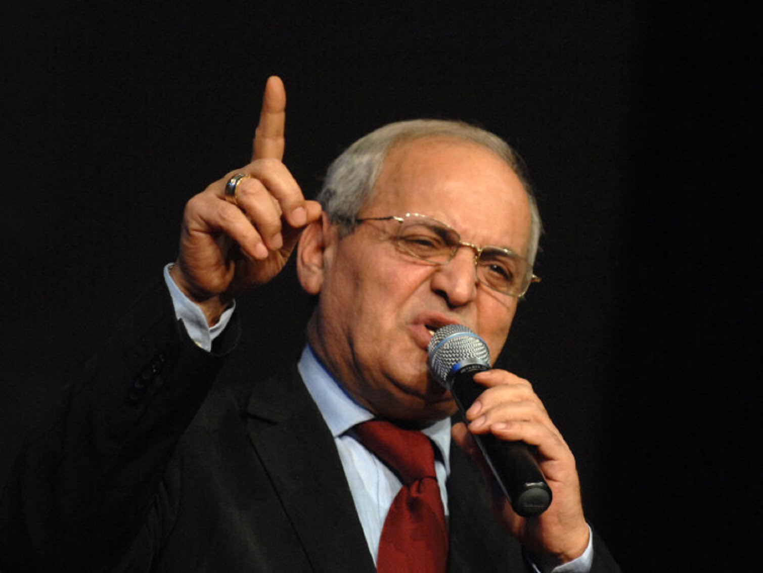 A murit Nelu Ploieșteanu. Cântărețul a pierdut lupta cu virusul