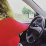 De ce deschid olandezii ușa de la mașină cu mâna dreaptă? Vei face și tu asta!