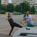 Bătaie între doi șoferi într-un sens giratoriu din Suceava! VIDEO