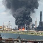 Explozie la Rafinăria Petromidia. Populația, avertizată: "Părăsiți zona!"
