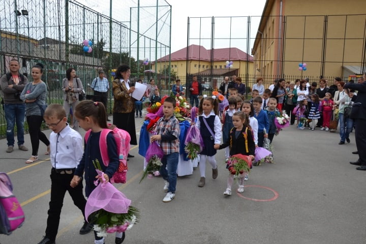 Mesajul unei profesoare din București pentru părinți: "Parfumurile nu se fac cadou"