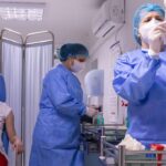 Cine trebuie să facă a treia doză de vaccin anti-COVID