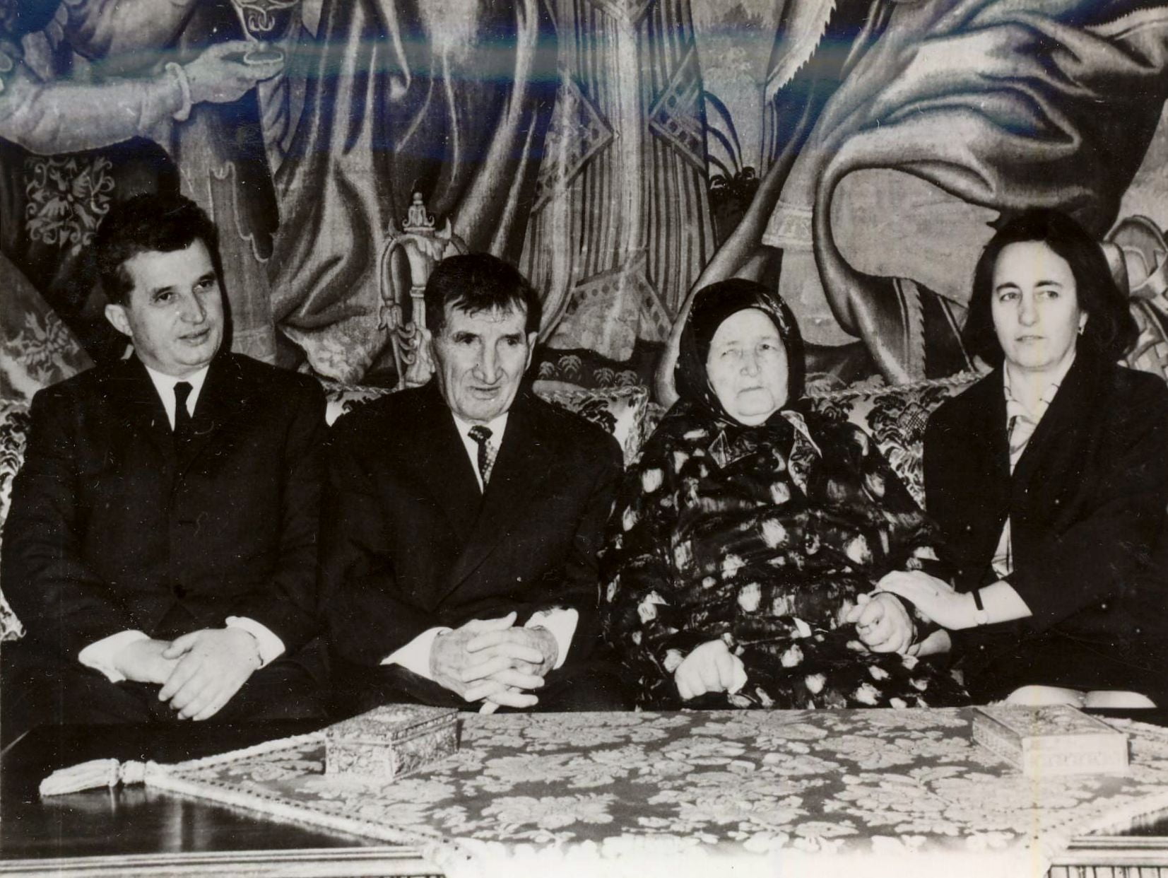 Omul care a avut curaj să-i zică lui Ceaușescu: "De ce nu le dai, mă, oamenilor, butelii?"