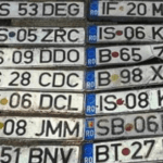 Plăcuțe de înmatriculare noi pentru mașinile electrice. Anunțul făcut de ministrul Mediului
