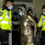 Mama din Constanța care și-a bătut cu bestialitate fetița a fost reținută: "Eu pe tine te omor!"