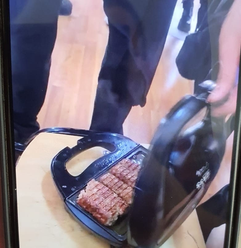 Petrecere cu mici și țigări într-o școală din Ploiești