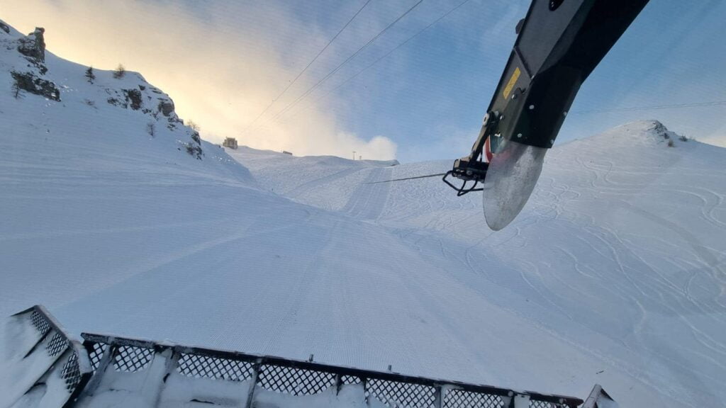 Singura pârtie neagră omologată din România. Aici se poate schia și în luna mai