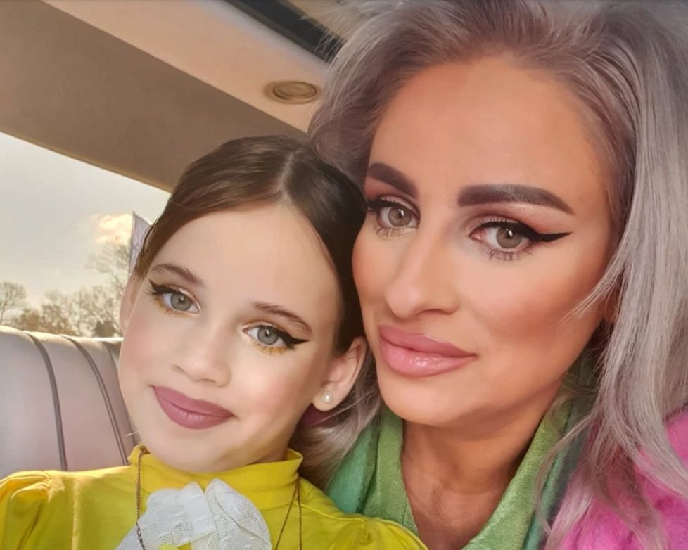 Cum și-a filmat Sânziana Buruiană fiica. 