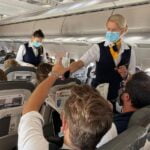 BANC | Zborul Helsinki-Toronto a fost încărcat cu 400 de pasageri și doar 200 de porții de mâncare.