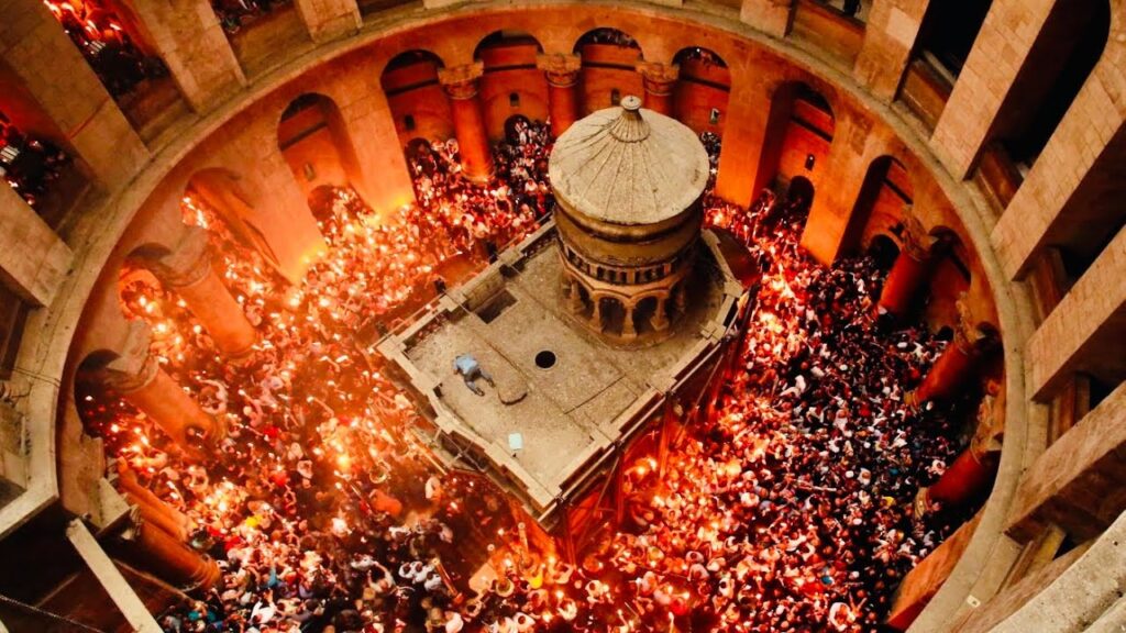 Cum se aprinde Lumina Sfântă? E considerată cea mai mare a creștinismului