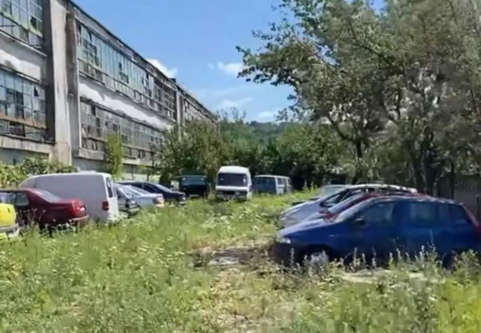 Mașini scoase la vânzare la prețuri de nimic. Ce autovehicul poți cumpăra cu 170 de euro