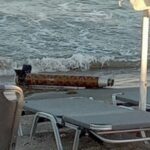 Momente de panică pe o plajă din Bulgaria. Turiștii au descoperit în apă un tub de rachetă