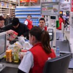 Câți lei primește salariu o casieriță în supermarket-urile Auchan din București