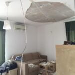 Un bărbat din Iași va primi o despăgubire de 10.000 de euro după ce i-a căzut o bucată de tavan în cap în propria casă. Cine îi va face plata