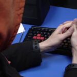 Un puști cu doar patru clase a spart site-ul Poliției Locale Ploiești și a postat anunțuri obscene și filme pentru adulți