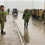 Ce pățesc soldații ruși mobilizați care refuză să lupte în Ucraina. Doi dintre ei, reținuți în mod demonstrativ