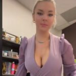 O tânără a fost trimisă acasă de la job după ce șefii i-au reproșat că poartă o ținută indecentă: ”Ar trebui să-mi dau demisia?”