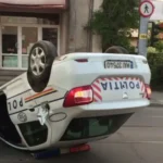 Nu e banc! Poliţiştii de la Rutieră s-au tamponat pe strada Caracal cu altă mașină, în timp ce se duceau la alt accident