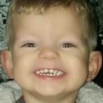 Un băiețel de 5 ani a murit în brațele părinților, după ce a înghițit o piuneză