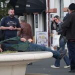 Cum reacționează bucureștenii când văd un om pe stradă aflat într-o criză de epilepsie. Tulburător!