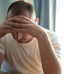 O femeie din Suceava şi-a bătut soţul până a obosit, în faţa unui bar din oraş