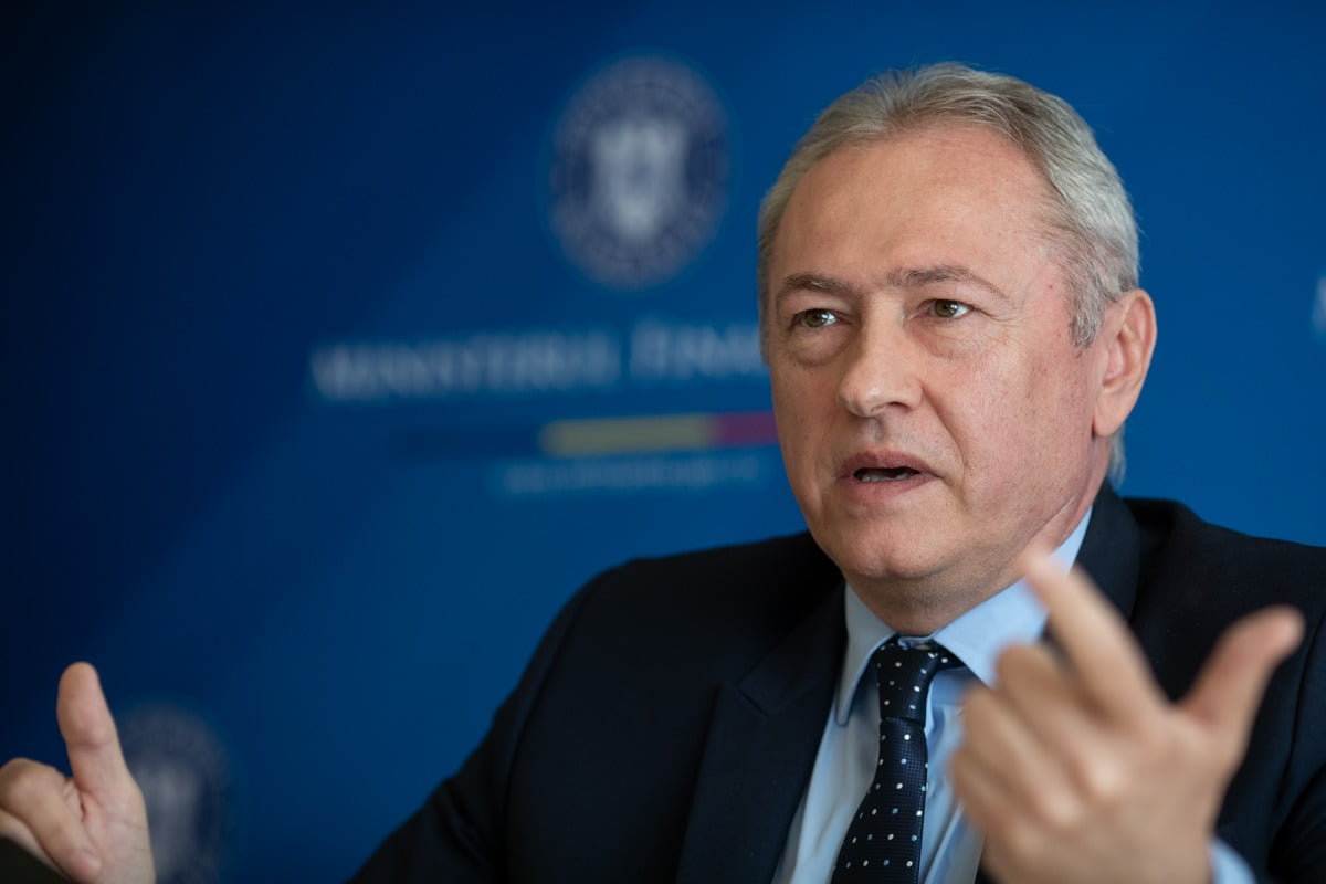 Țărani amendați cu 30.000 de lei ANAF pentru că vindeau fructe în fața casei: "Doi nemernici. Îmi e rușine"