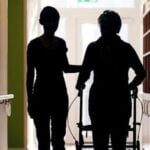 Îngrijitoare româncă judecată în străinătate pentru furtul a bunuri de 30.000 de euro de la bătrâna asistată. „Am o tulburare bipolară.”
