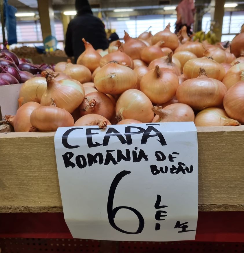 Cu cât se vinde 1 kg de ceapă în Piața Obor din Capitală. Oamenii s-au revoltat: "Preț pentru bucureștenii care au bani"