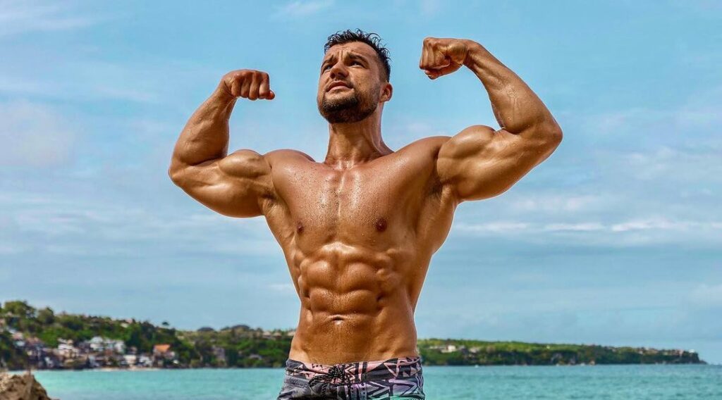 Cine este Remus Boroiu de la Survivor România. Vârstă, iubită, frate, ocupație
