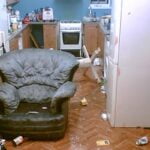 Un italian a cunoscut o româncă într-un bar și a angajat-o ca menajeră. De necrezut ce i-a făcut femeia în apartament, în chiar prima ei zi de muncă