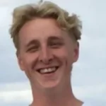 „Lasă-mă să mor, tată”. Un tânăr „frumos, amabil și grijuliu” a murit la 28 de ani, suspinând în brațele părintelui său, după ce a luat o supradoză fatală