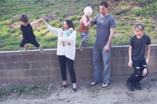 Are patru copii, dar doi dintre ei sunt cu adevărat speciali. Îi opresc oamenii pe stradă!