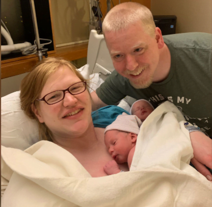 Povestea impresionantă a gemenilor născuți în 2022 din embrioni congelați în 1992