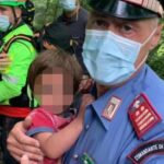 Miracol neaşteptat: Copil de aproape doi ani, găsit în viaţă după ce şi-a petrecut două nopţi în pădure la câţiva kilometri de casă, în Italia