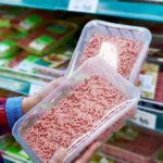 O româncă a cumpărat carne tocată, dar când a ajuns acasă nu i-a venit să creadă. Nu a mai stat pe gânduri și a scris un mesaj