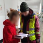 Răvășitor: Un măturător din București nu a intrat la serbarea fiicei sale, rușinat de cum era îmbrăcat. "Are zile în care nu mănâncă nimic, să poată hrăni copiii"