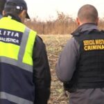 Un tânăr din Dolj și-a ucis cu drujba un vecin, de Crăciun. Criminalul a fugit și este căutat de polițiști