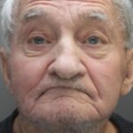 Un bătrân de 83 de ani, arestat pentru că deranja vecinii cu muzica dată prea tare la radio, a murit în închisoare